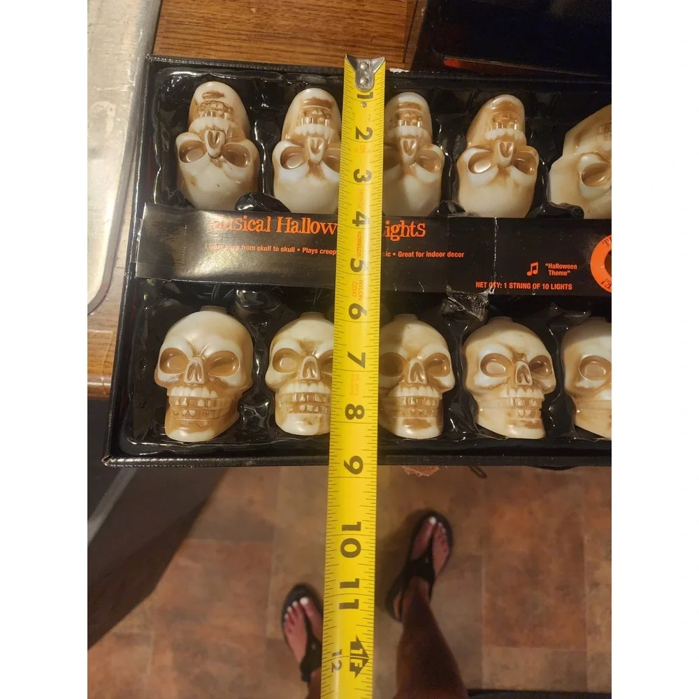 Vintage‎ Gemmy Skull Musical Blinking Halloween Lights, New, Plays 
